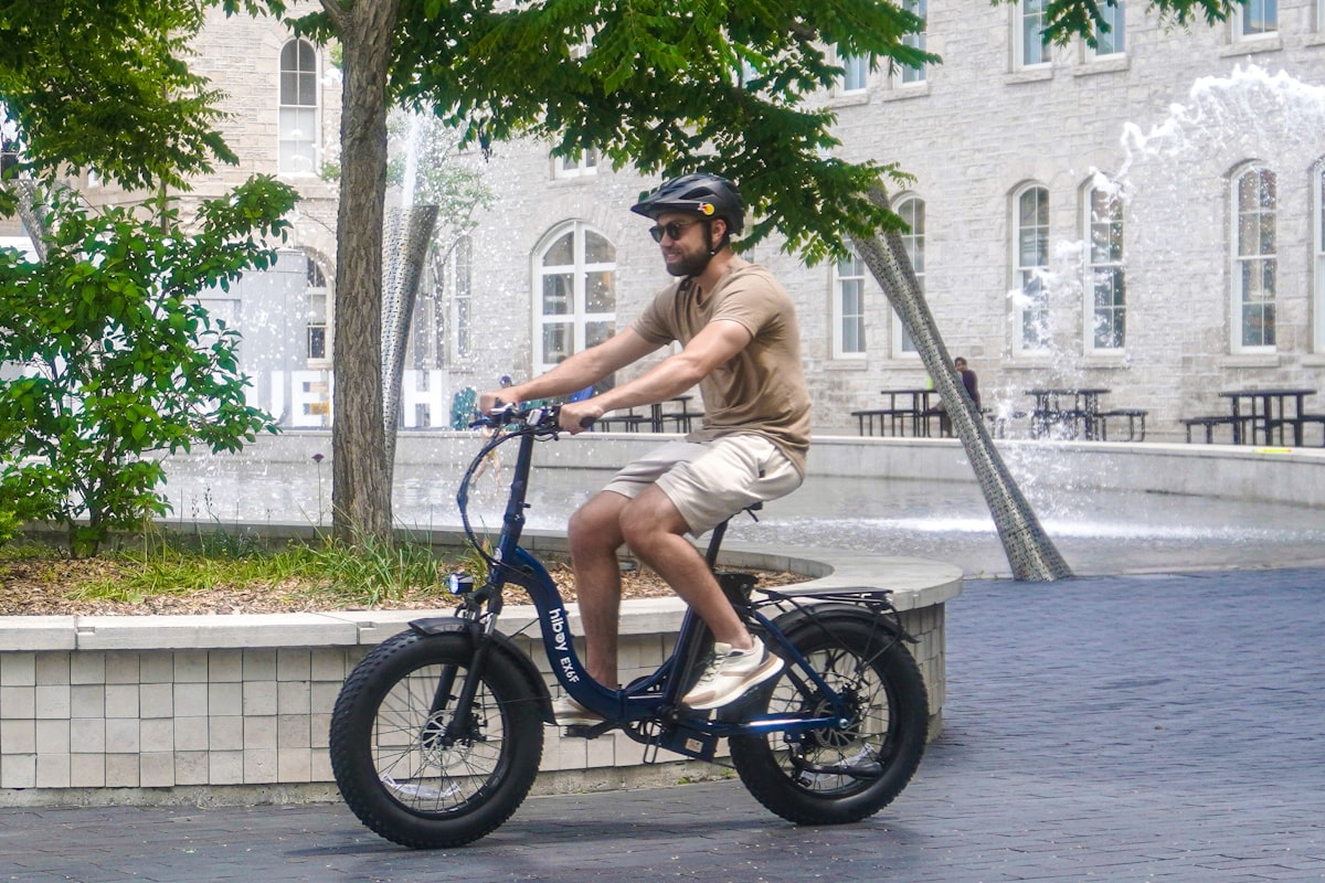 Rider on a Riche's E-Bike in the city